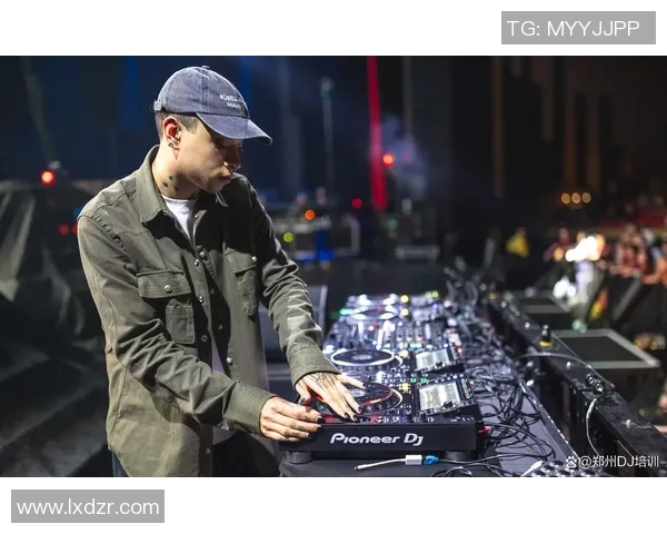 足球明星化身DJ现场打碟尽显魅力与风采的精彩瞬间