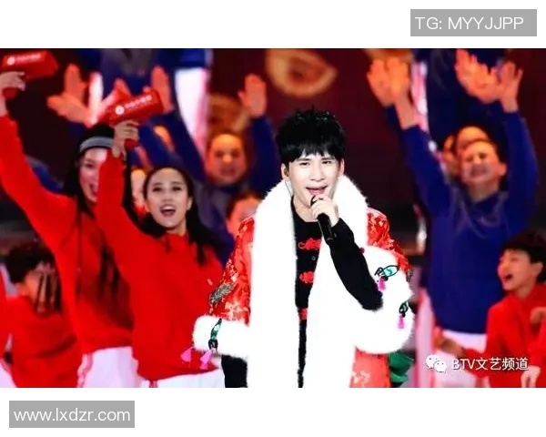 亚洲明星与足球明星亲密合影展现跨界魅力与友谊的精彩瞬间