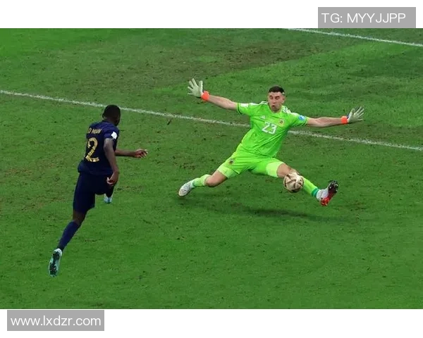 偶然自拍竟然捕捉到足球明星的精彩瞬间让人惊喜不已 偶然自拍竟然捕捉到足球明星的精彩瞬间让人惊喜不已