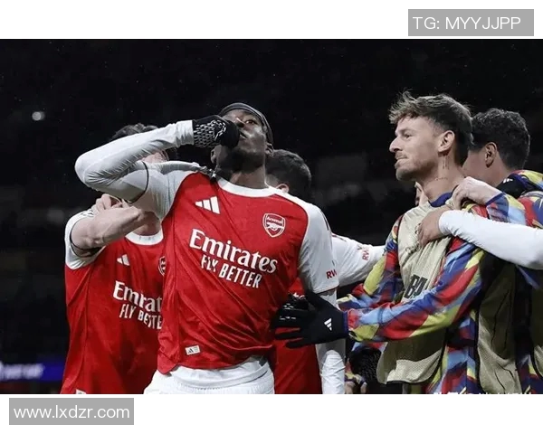 有大门牙的足球明星们如何用微笑征服球迷与赛场 有大门牙的足球明星们如何用微笑征服球迷与赛场