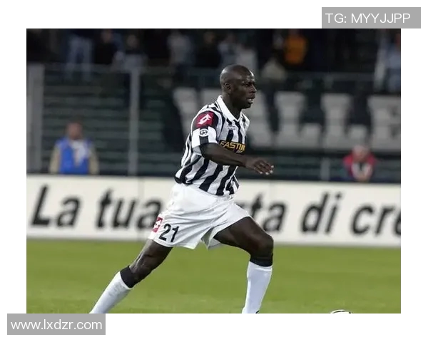 足球明星后卫精彩瞬间高清图集展现防守艺术之美与激情 足球明星后卫精彩瞬间高清图集展现防守艺术之美与激情